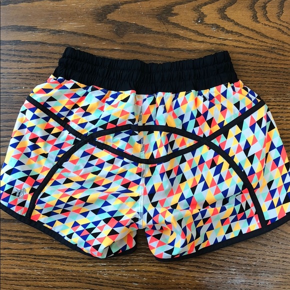 Lululemon Seawheeze Mosaic Speed Shorts Sz 4